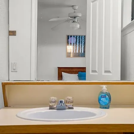 Budget Friendly Sleeps 8 Discounts Available Tampa Exterior photo