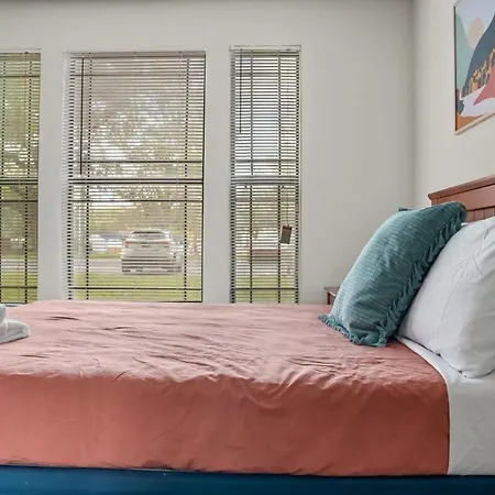 Budget Friendly Sleeps 8 Discounts Available Tampa Exterior photo
