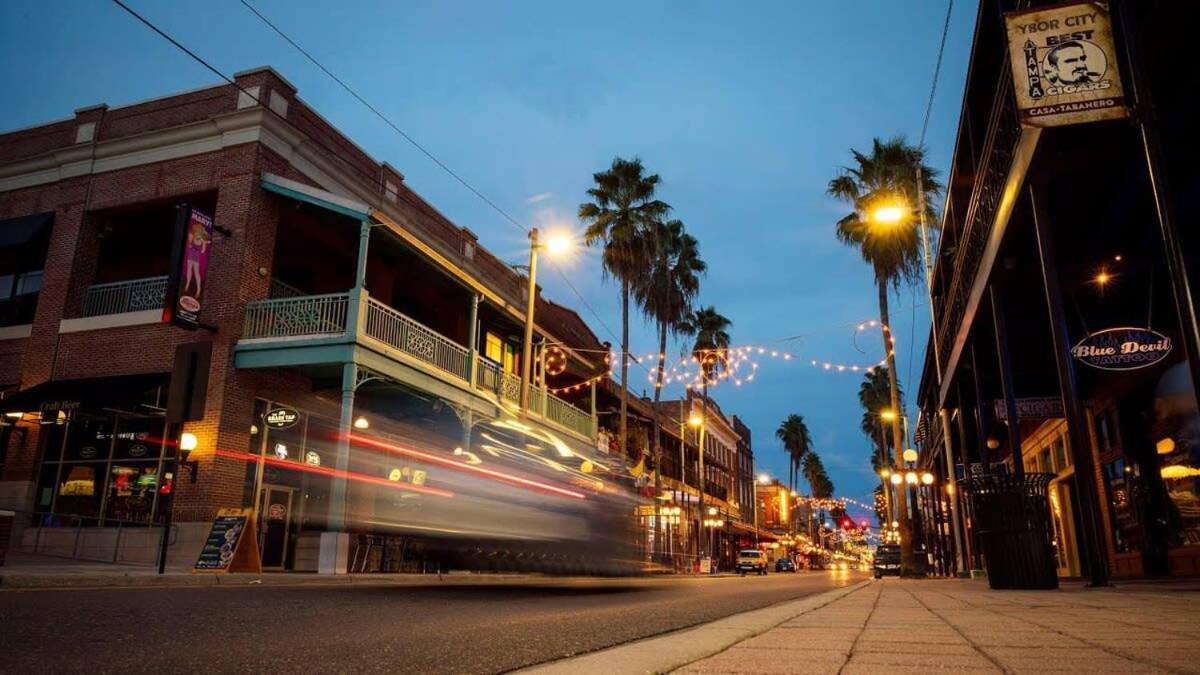 Budget Friendly Sleeps 8 Discounts Available * Tampa