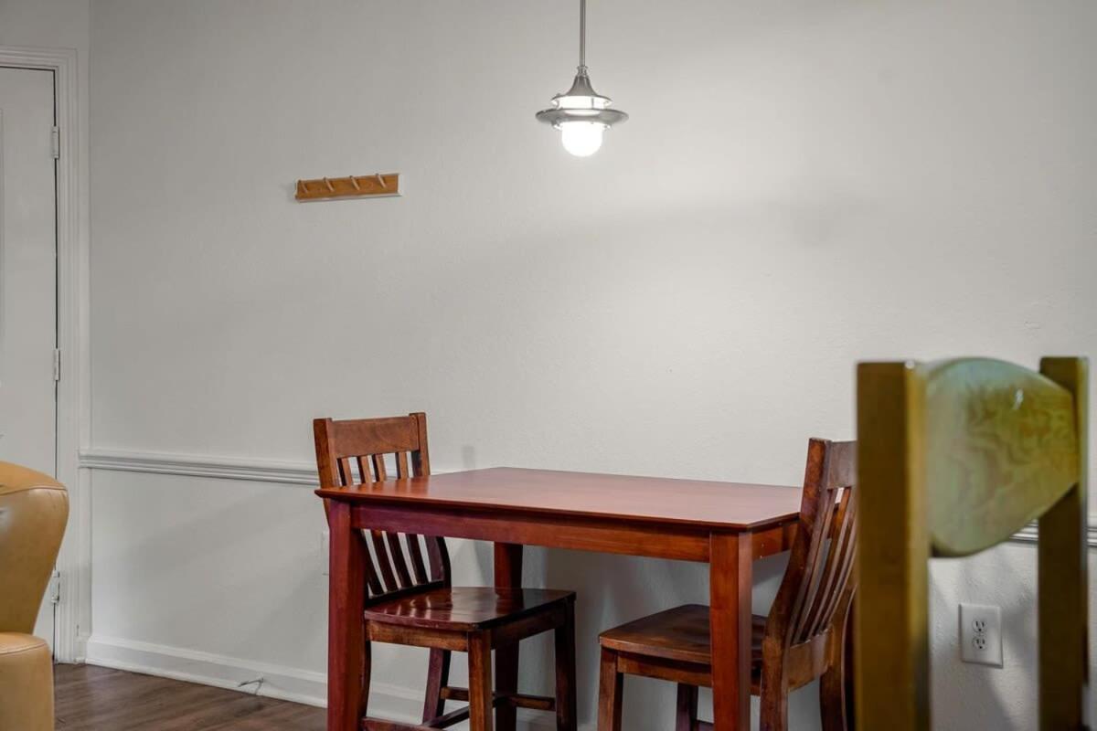 Budget Friendly Sleeps 8 Discounts Available Apartment Tampa