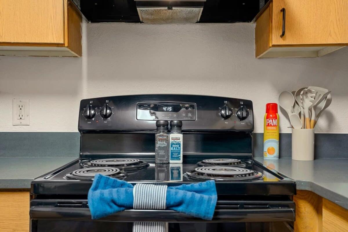 Apartment Budget Friendly Sleeps 8 Discounts Available