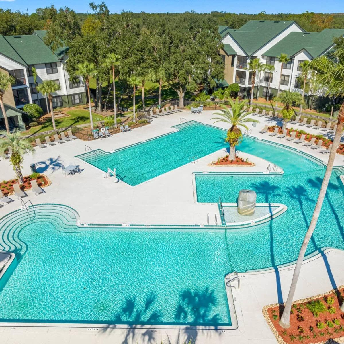 Apartment Budget Friendly Sleeps 8 Discounts Available *