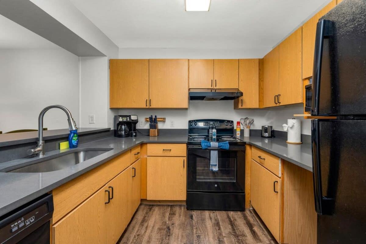 Apartment Budget Friendly Sleeps 8 Discounts Available