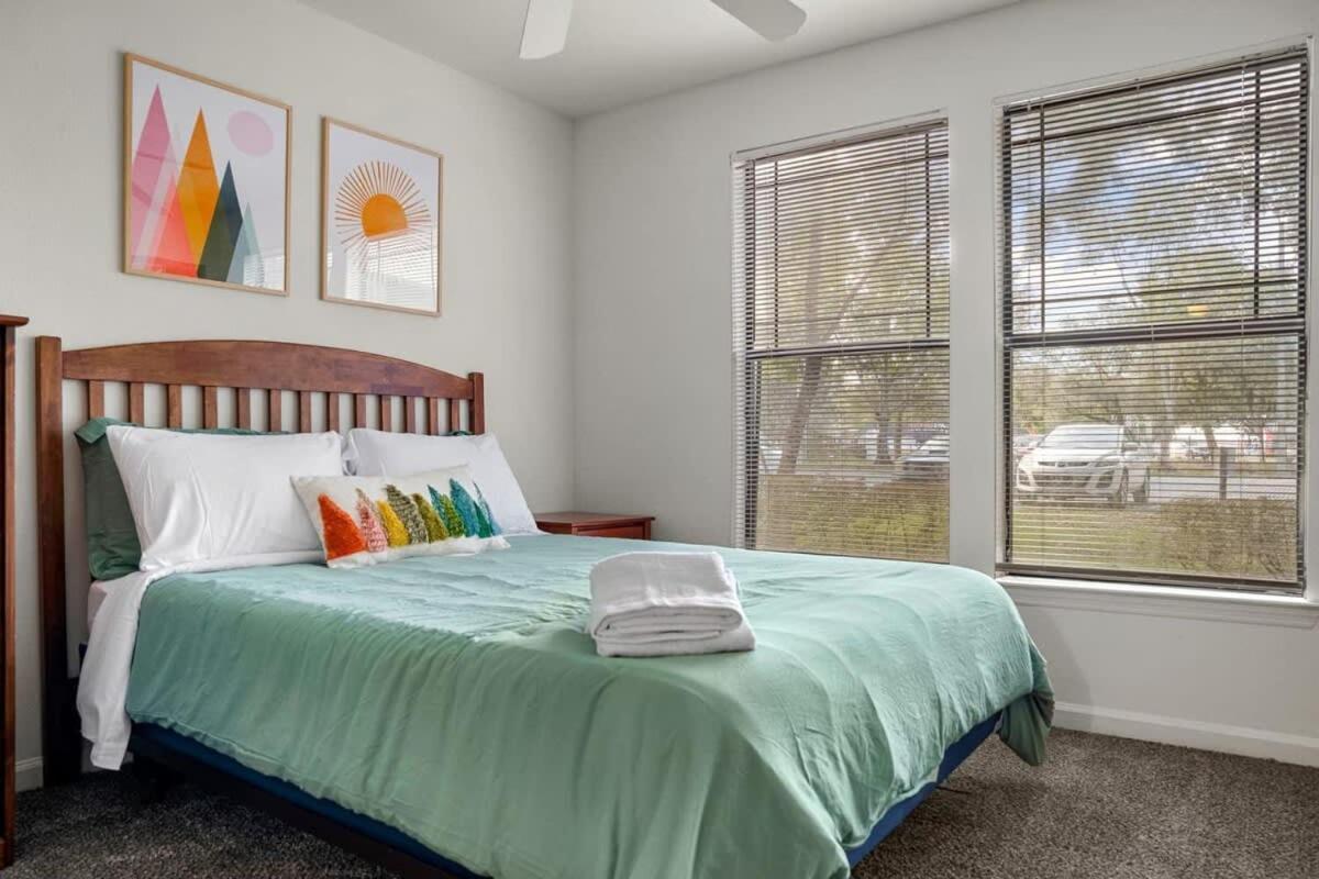 Apartment Budget Friendly Sleeps 8 Discounts Available *